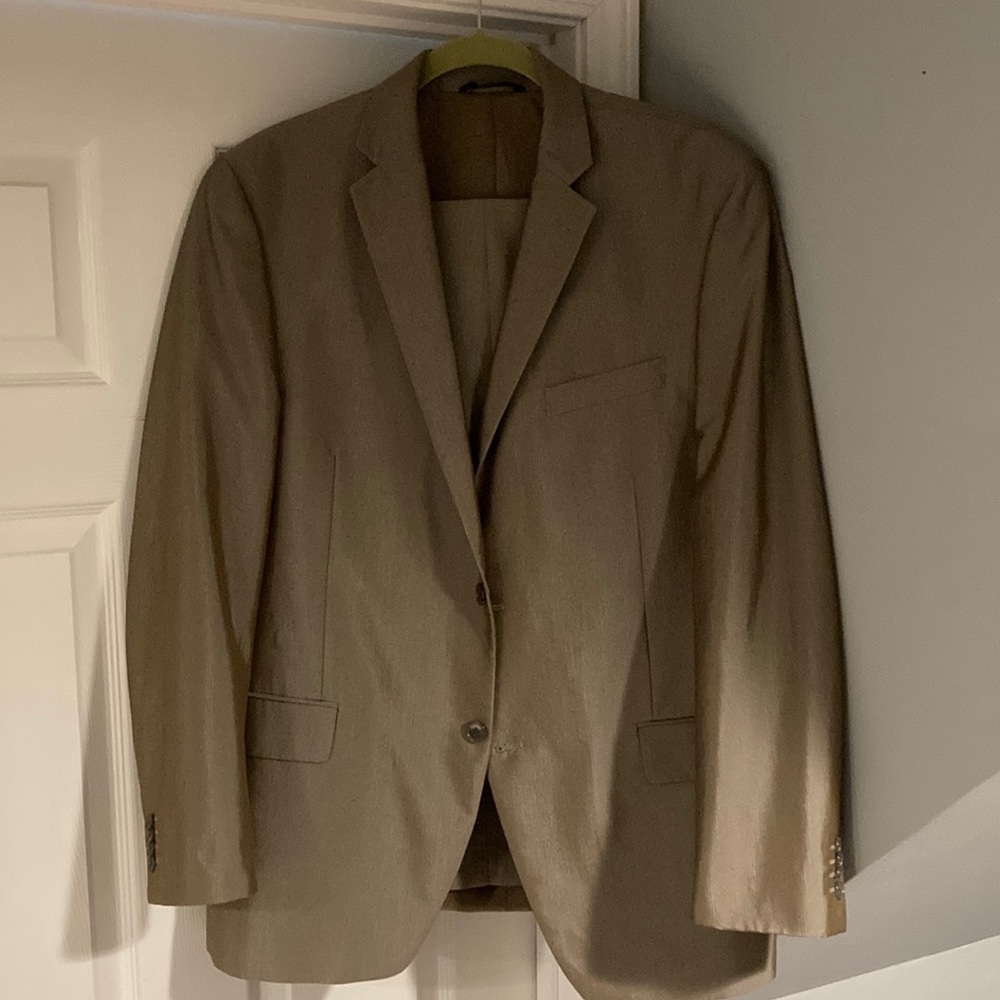 Beige Apt 9 suit, jacket 42 R, pants 32x34